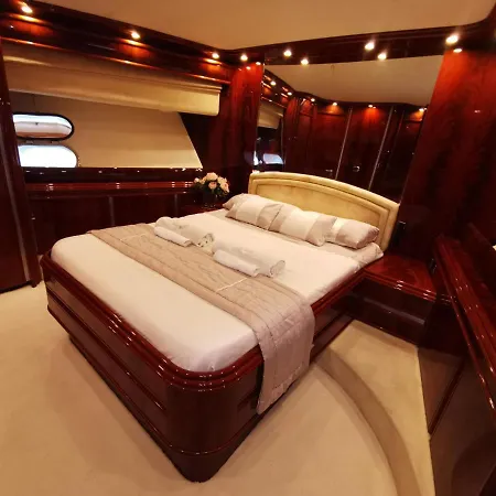 Botel Rent Luxury Motor Yacht