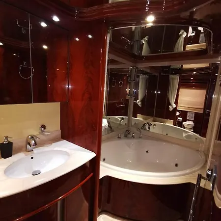 Rent Luxury Motor Yacht *