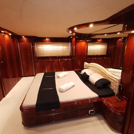 Rent Luxury Motor Yacht *