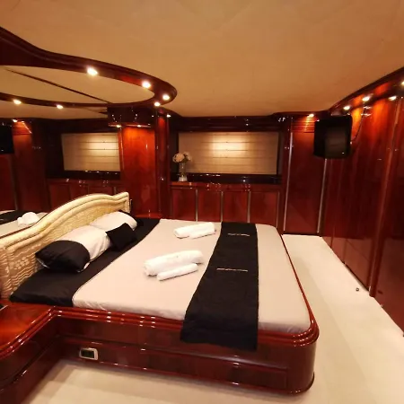 Botel Rent Luxury Motor Yacht Barcelona