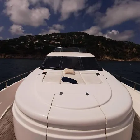 Rent Luxury Motor Yacht Botel Barcelona