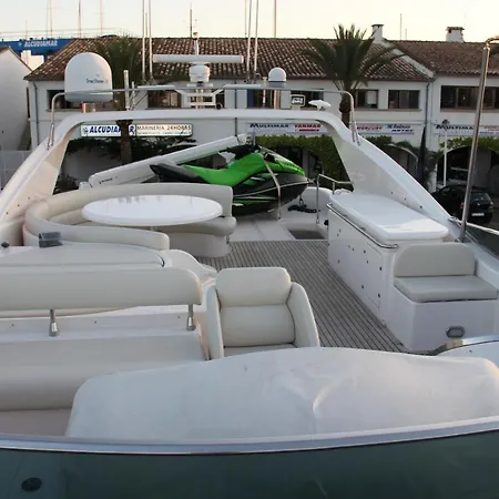 Rent Luxury Motor Yacht Barcelona